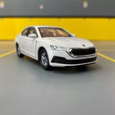Skoda Octavia Beyaz - 1:36 Ölçek Çek Bırak - Kapılar Açılır