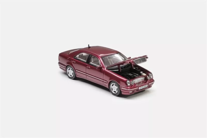 Maxwell - Mercedes Benz - w210 - 1:64 - Bordo
