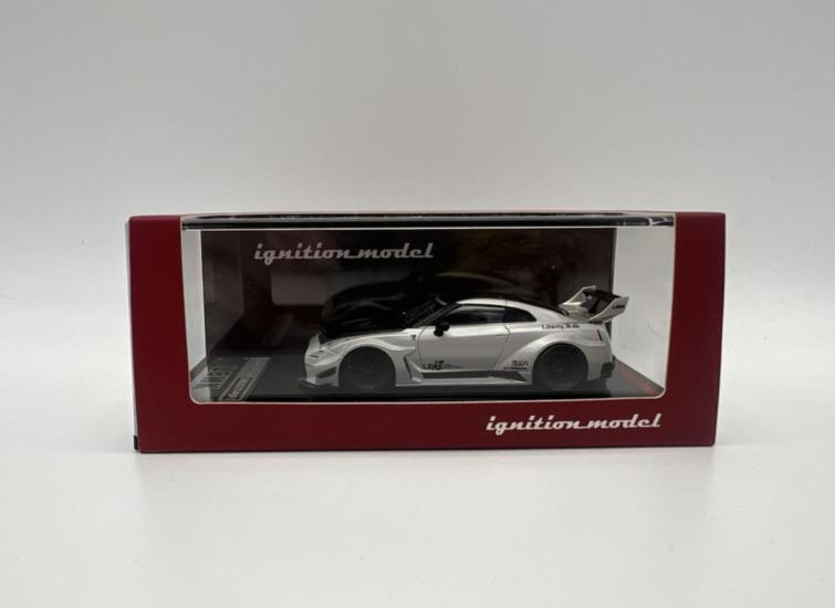 Nissan 35GT-RR LBWK Silver - Plexi Glass